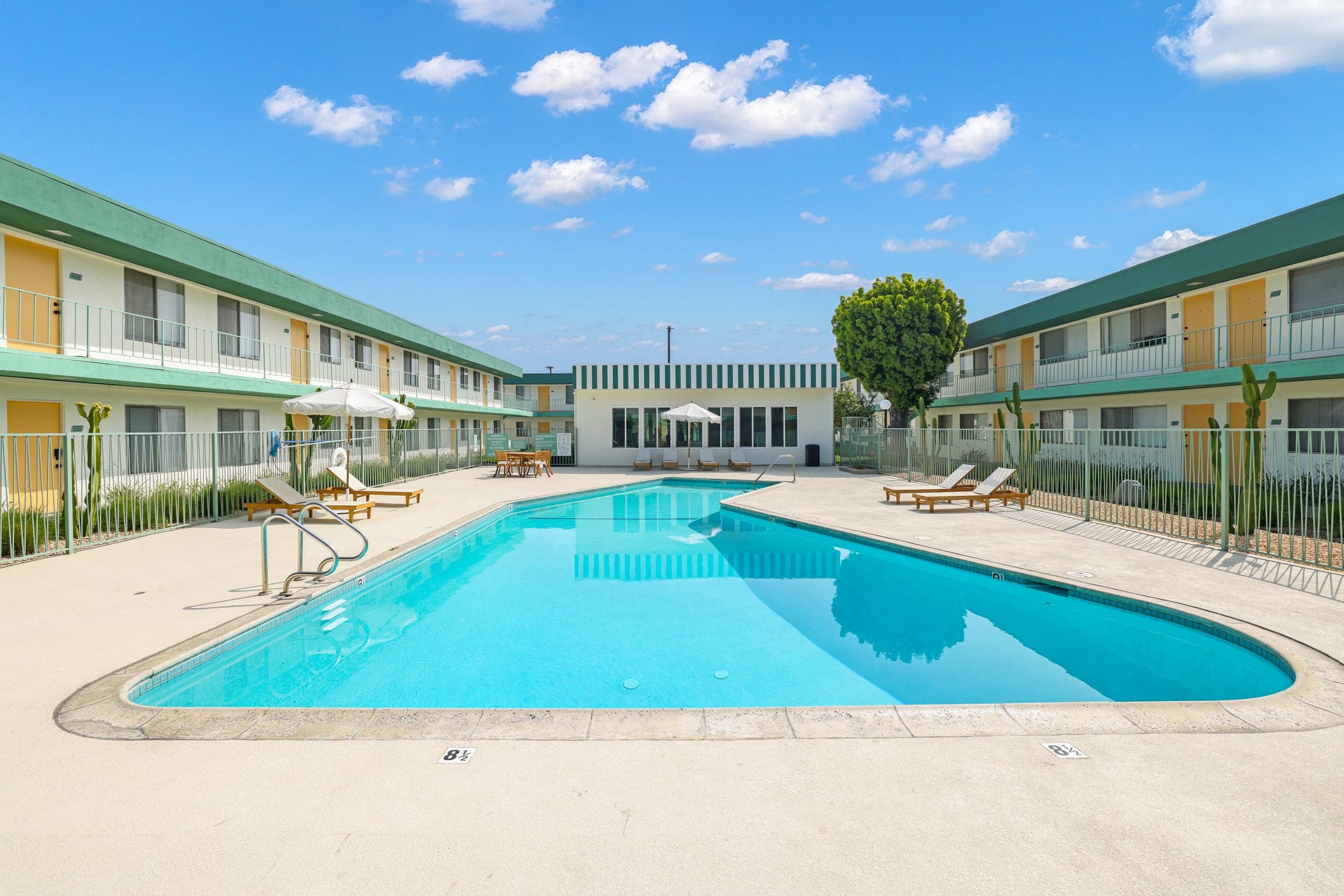 Paloma swimming pool and surrounding apartment residences